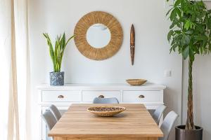 a dining room with a table and a mirror at Apartamento en Benicasim playa in Benicàssim +23 photos