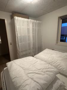 Gallery image of Cozy 2-bedroom apartment close to nature in Tórshavn +12 photos