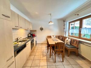 Köök või kööginurk majutusasutuses Appartementhaus Königstraße Ferienwohnung Neuschwanstein