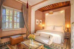 Postel nebo postele na pokoji v ubytování Dar Rhizlane, Palais Table d'hôtes & SPA + 37 fotografií