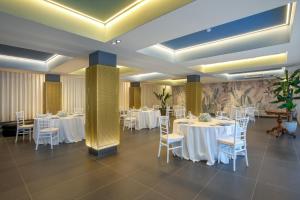 A restaurant or other place to eat at Hotel I Gigli