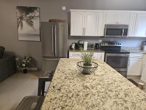 Ubuntu De La Villa- Palm View Estate的厨房或小厨房
