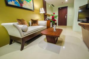 Postel nebo postele na pokoji v ubytování Noormans Hotel Semarang