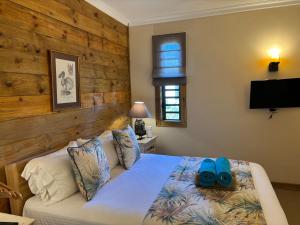 Una cama o camas en una habitación de Chamarel Mountain chalets