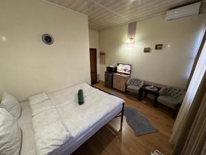 Ένα ή περισσότερα κρεβάτια σε δωμάτιο στο ALEM Hotel