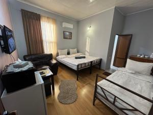 Ένα ή περισσότερα κρεβάτια σε δωμάτιο στο ALEM Hotel