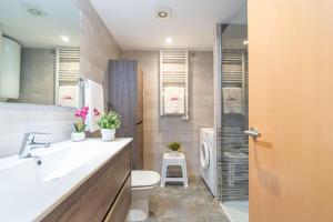 A bathroom at Apart-rent Apartment Mimoses 0052