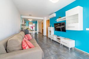 A television and/or entertainment centre at Apart-rent Apartment Mimoses 0052