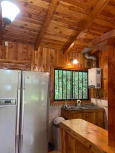 O bucătărie sau chicinetă la Casas 2 de relajo Bosques del sur