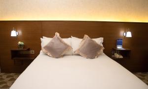 Postel nebo postele na pokoji v ubytování Bayangol Hotel
