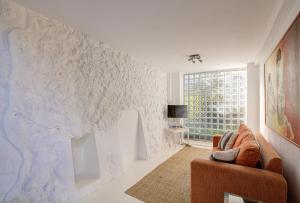 A television and/or entertainment centre at Finca Can Busquera by Rentallorca