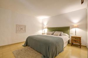 A bed or beds in a room at Finca Can Busquera by Rentallorca