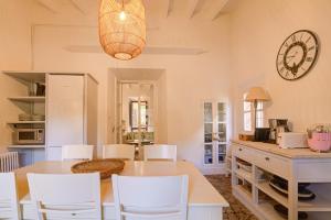 A kitchen or kitchenette at Finca Can Busquera by Rentallorca