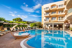 Bazén v ubytování Nereides Hotel nebo v jeho okolí