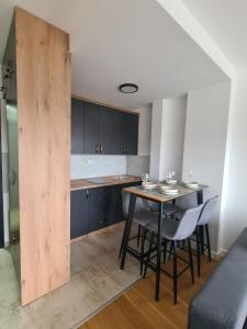 Kuchyň nebo kuchyňský kout v ubytování Kota 33 Divčibare + 2 fotografie