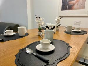Příslušenství pro přípravu čaje a kávy v ubytování FC Home Suite