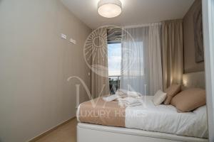 Postel nebo postele na pokoji v ubytování Casa Ana Ivan Luxury Homes 3ªPlta Sur 1ªLinea + 18 fotografií