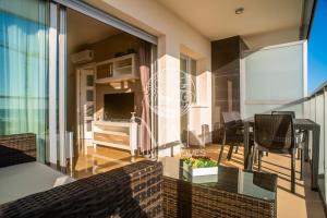 TV a/nebo společenská místnost v ubytování Casa Ana Ivan Luxury Homes 3ªPlta Sur 1ªLinea