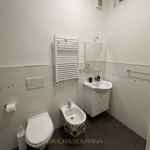 Koupelna v ubytování Dimora Sovrana- Gaming Rooms