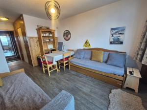 Posedenie v ubytovaní Studio cosy avec balcon · Proche pistes et commerces · Val Claret, Tignes - FR-1-502-322 + 1 fotografia