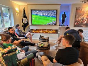 TV a/nebo společenská místnost v ubytování Forces Manor