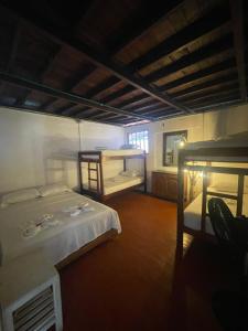 a bedroom with two bunk beds in a room at Hospedaje Kairos Capurgana in Capurganá