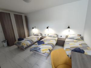 Katil atau katil-katil dalam bilik di Il-Girna- Modern Seaside Accommodation