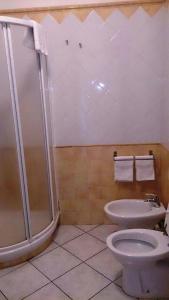 Koupelna v ubytování Hotel B&B Rispescia Grosseto + 37 fotografií