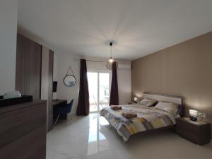 Katil atau katil-katil dalam bilik di Il-Girna- Modern Seaside Accommodation