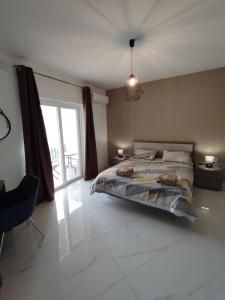 Katil atau katil-katil dalam bilik di Il-Girna- Modern Seaside Accommodation