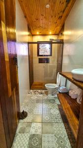 a bathroom with a toilet and a sink at Vista Verde Tiradentes in Tiradentes