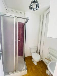 Ένα μπάνιο στο Villa 5mn mer, 8pers, 100m2, grande terrasse, clim +26 φωτογραφίες