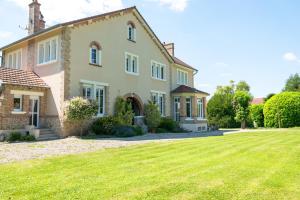 a large house with a lawn in front of it at L'Artbanne - Maison Gaïa in Saint-Hilaire-le-Petit