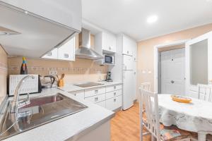 a kitchen with a sink and a counter top at Yovalu1 Apartamento En Torrevieja C in Torrevieja