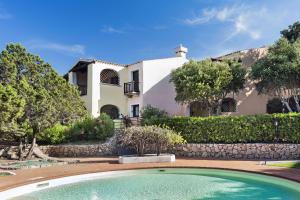 Bazén v ubytování Beautiful Il Giardino degli Oleandri one bedroom Premium Apartment sleeps 4 nebo v jeho okolí