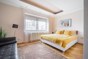 Postel nebo postele na pokoji v ubytování B48 Bigflat - kényelem 130 m2 en