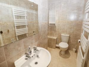 Et badeværelse på Wood Cottage + 23 billeder