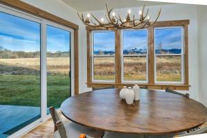 Mynd úr myndasafni af Luxe Tetonia Home with Tetons View, Close to Skiing! í Tetonia