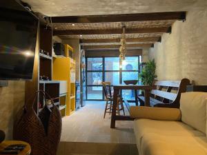 Posezení v ubytování Luxury 2BR House with Ocean View in Castillogrande