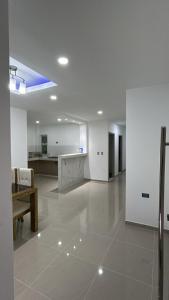 a large white room with a table and a kitchen at Apartamento Aracataca in Aracataca