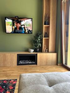 Télévision ou salle de divertissement dans l'établissement DivciNovaS2