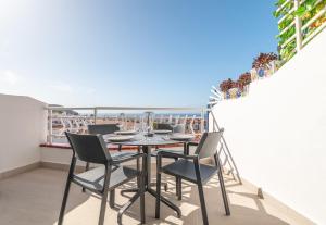 Μπαλκόνι ή βεράντα στο 2 Bedroom Luxury Apartment with Sea View in Los Cristianos