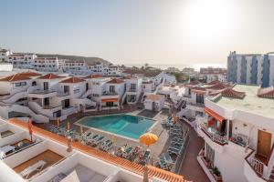Πισίνα στο ή κοντά στο 2 Bedroom Luxury Apartment with Sea View in Los Cristianos