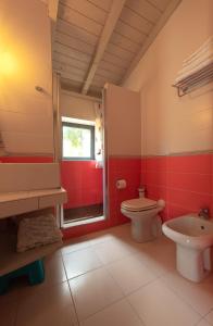 A bathroom at LI PIREDDI
