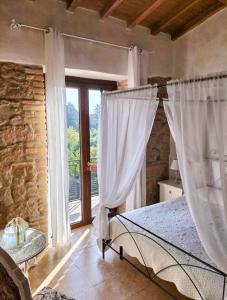 A bed or beds in a room at Antico Casale Fabrizi