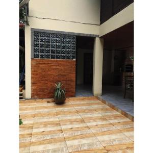 a house with a potted plant sitting on a patio at Sobrado em Javary - 1 km do Lago in Miguel Pereira