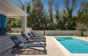 Bazén v ubytování Villa Valle Malinska nebo v jeho okolí