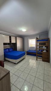 En eller flere senge i et værelse på Residencial Claudino Lopes