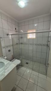 Et badeværelse på Residencial Claudino Lopes