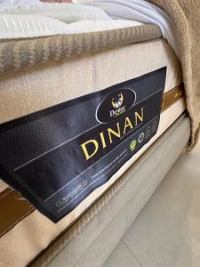a close up of a dmamd sign on a mattress at Apartamento Studio pé na areia in Santos